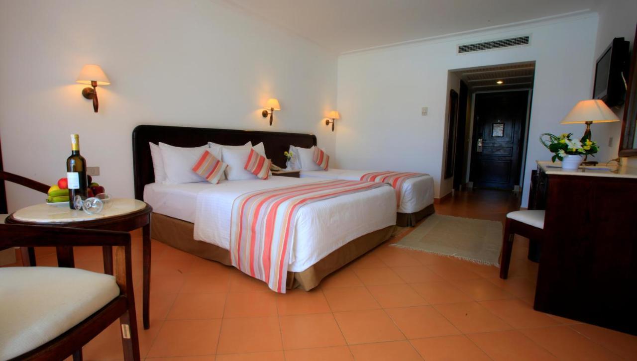 Family Deluxe, Queen or Twin, Pool View