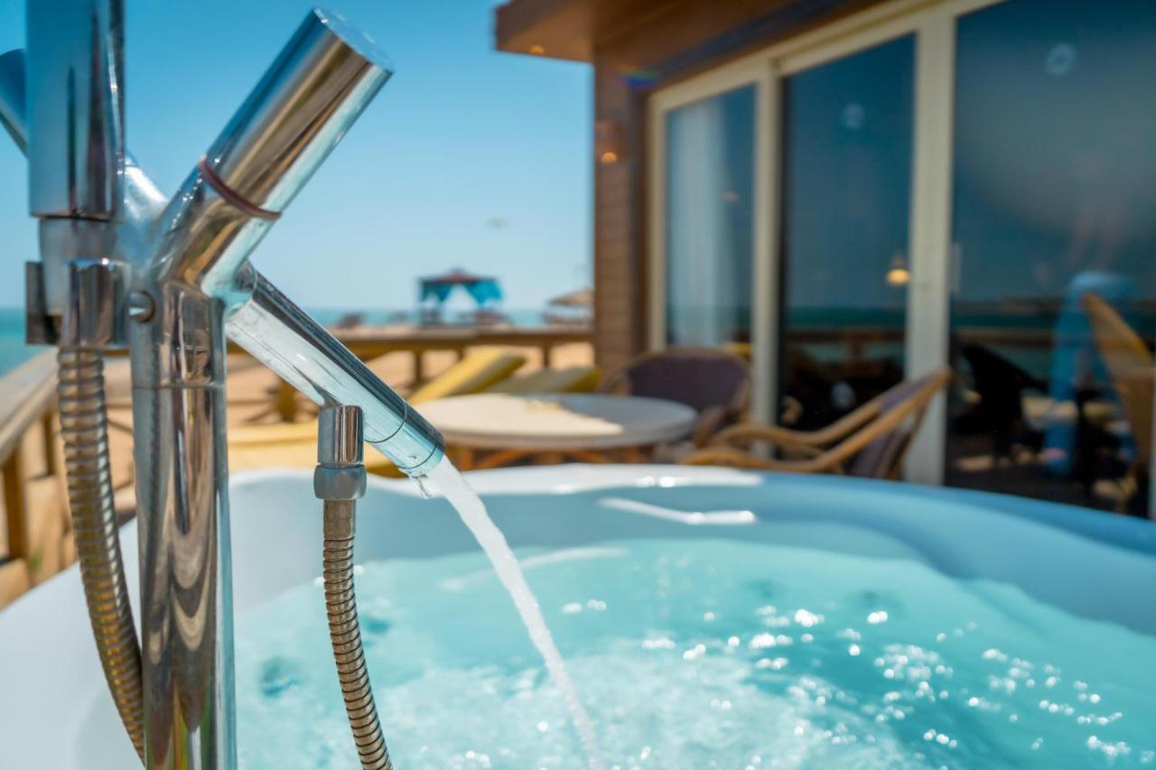 One-Bedroom Suite, Queen, Sea View
