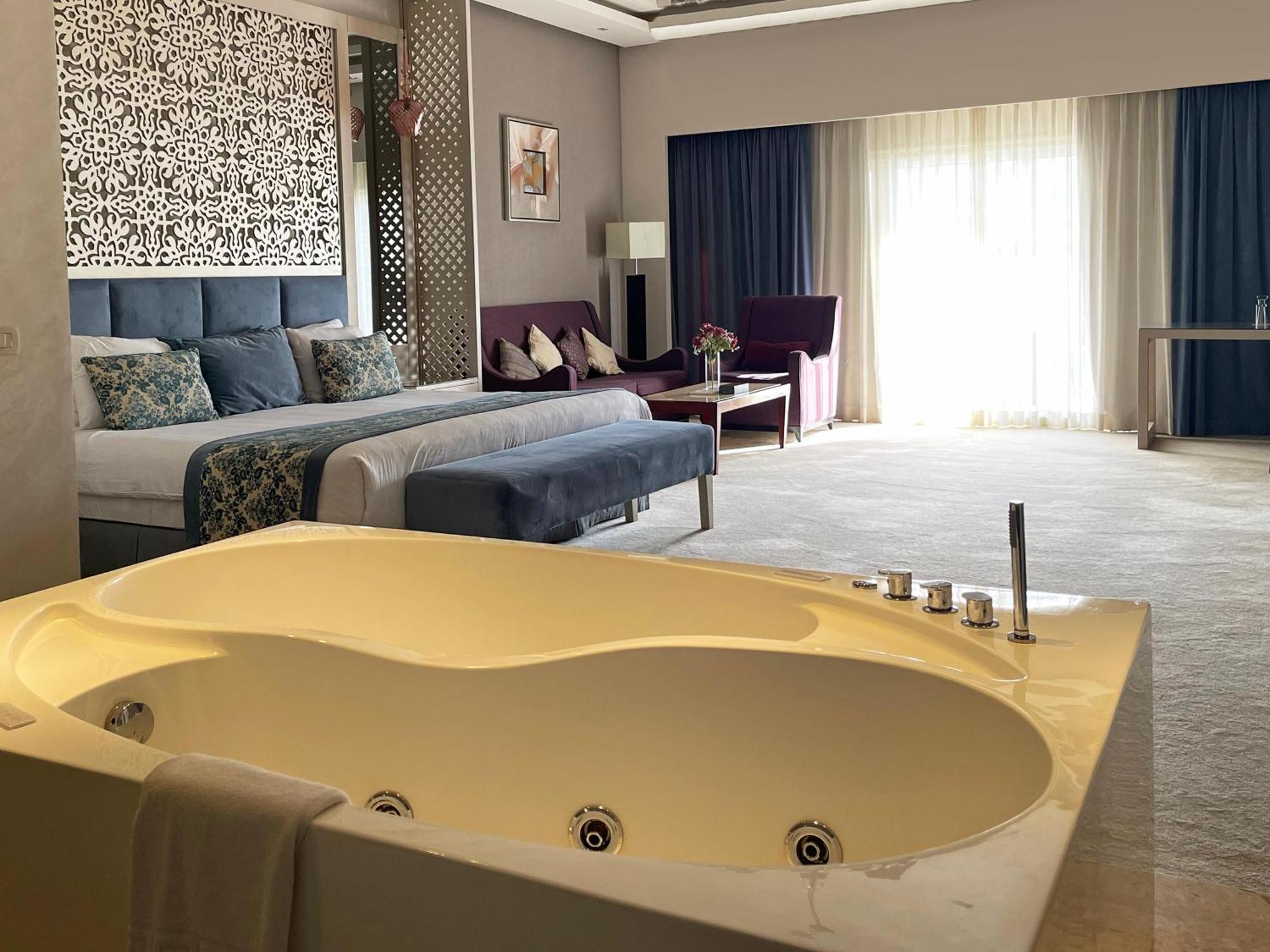 Romance Jacuzzi Suite