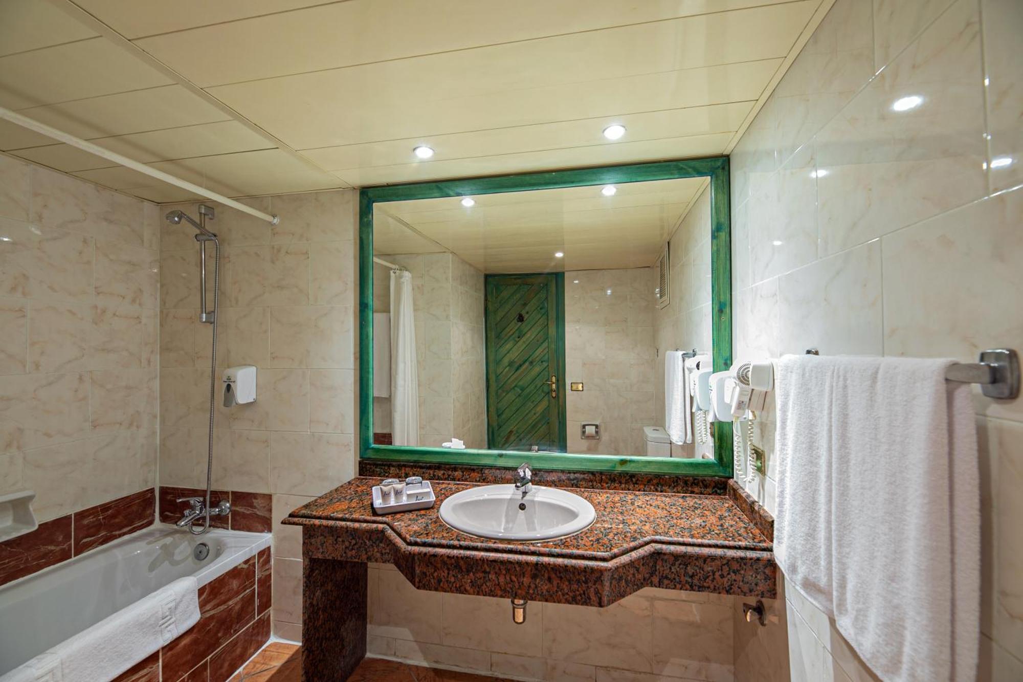 Azur Garden Room,1602337459:JPEG