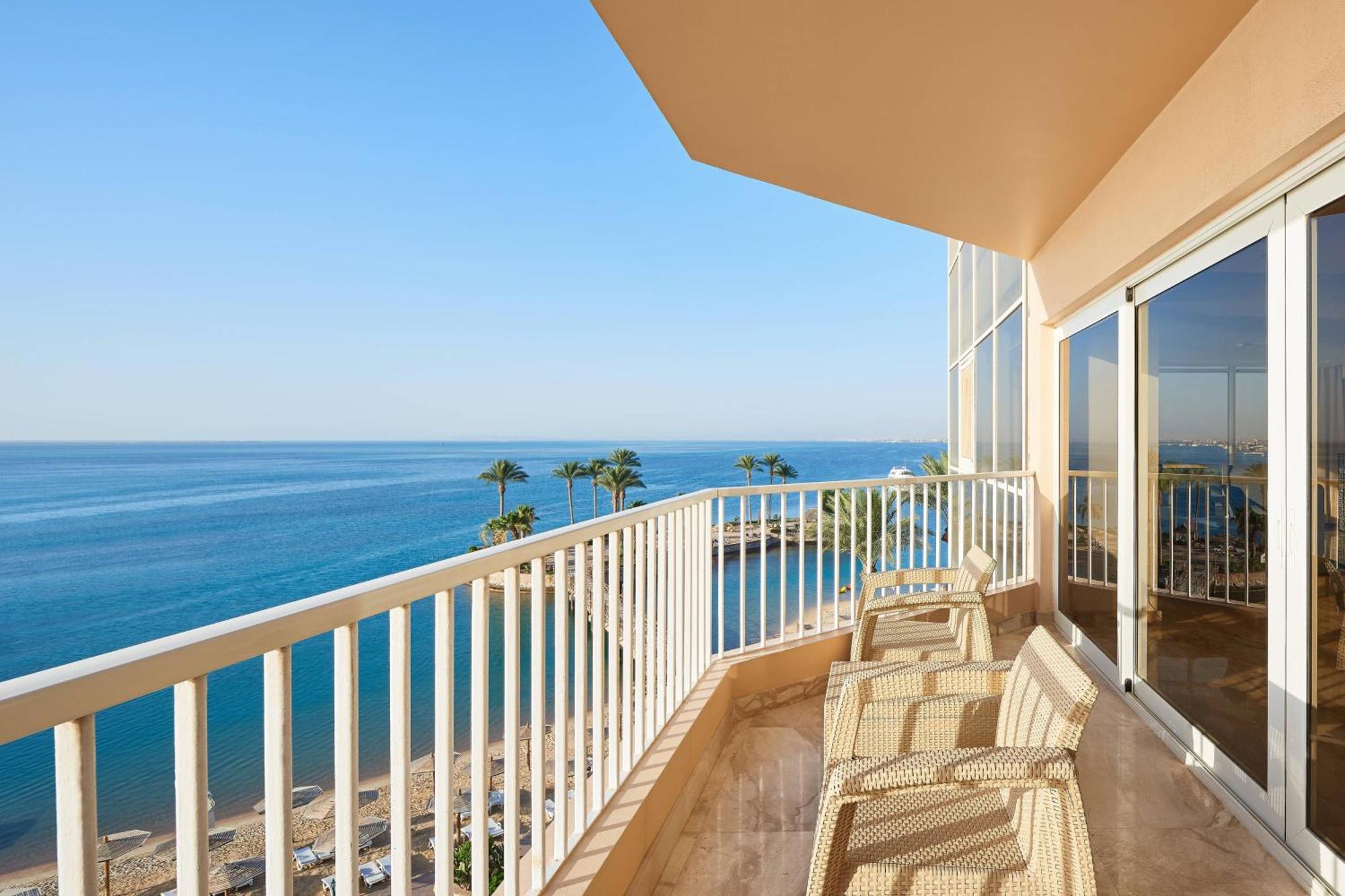 One-Bedroom Apollo King Suite with Balcony and Sea View