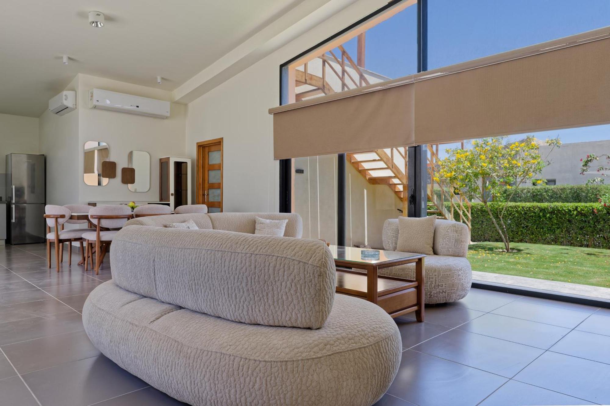 Villa with Garden View