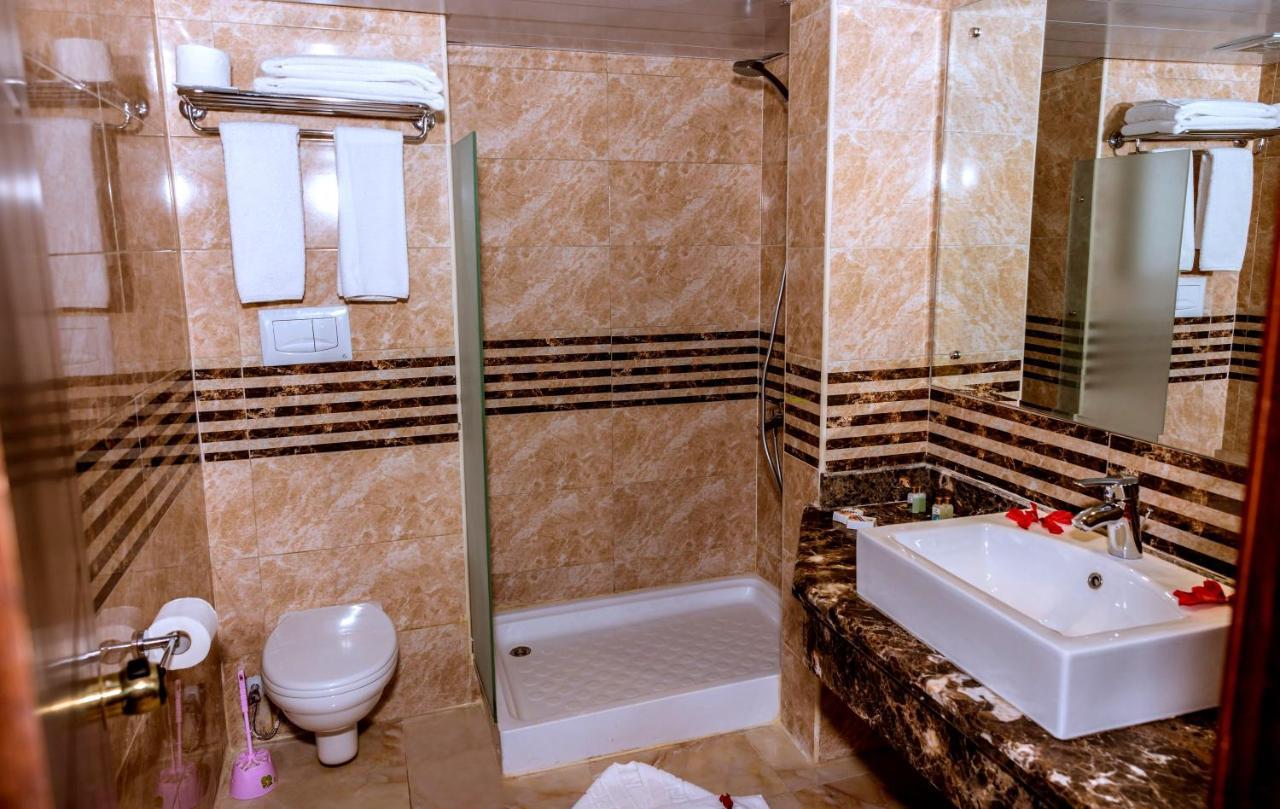 Deluxe Double Room with Side Sea View