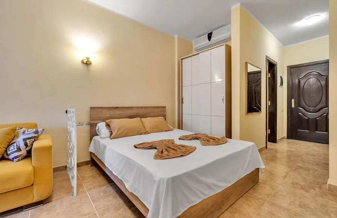 Florenza Khamsin- Studio S Bazenem-1