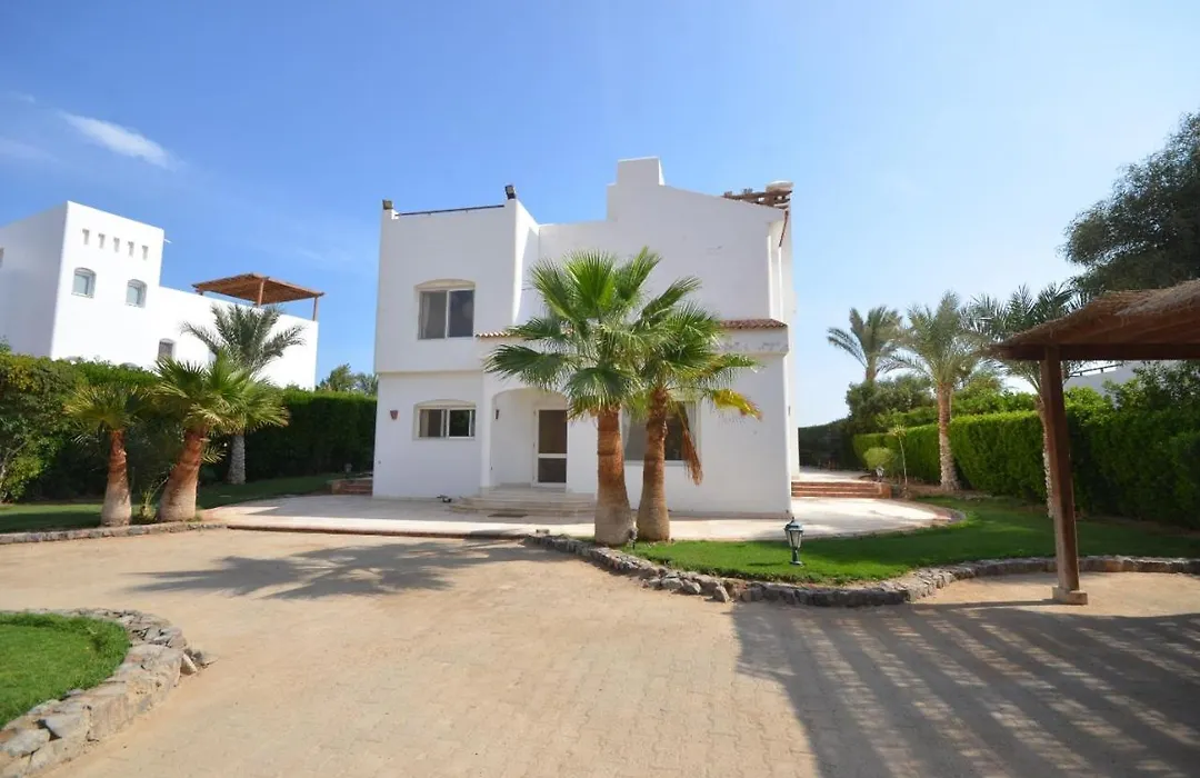 Beach Front Four-Bedroom Villa In Ph4 With Private Pool In El Gouna-1