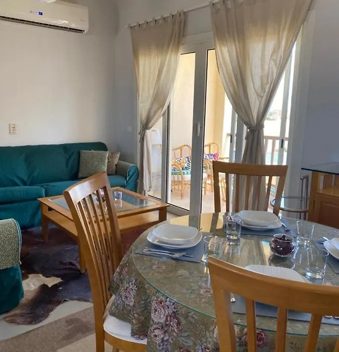A Lovely 2 Bedroom Apartment At Waterside-1