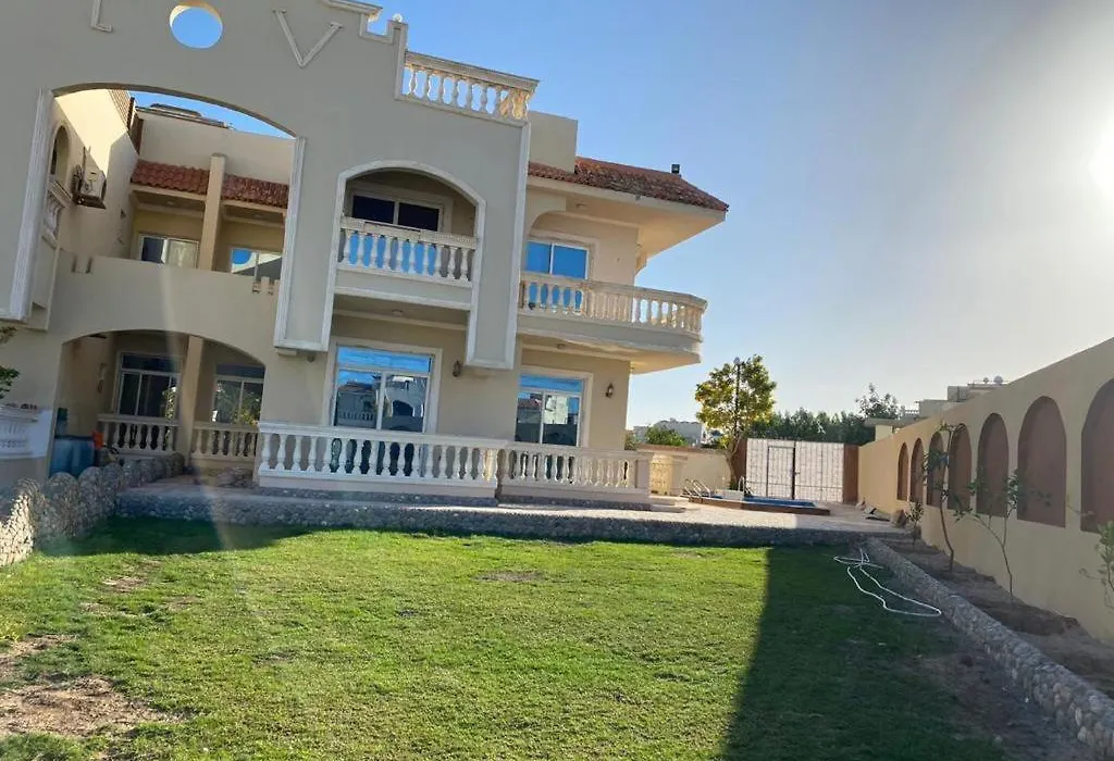 Amazing Villa With Pool In Mubarak 7-1