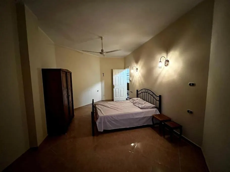 Lovely 2 Bedroom Apartment With Shared Pool-1