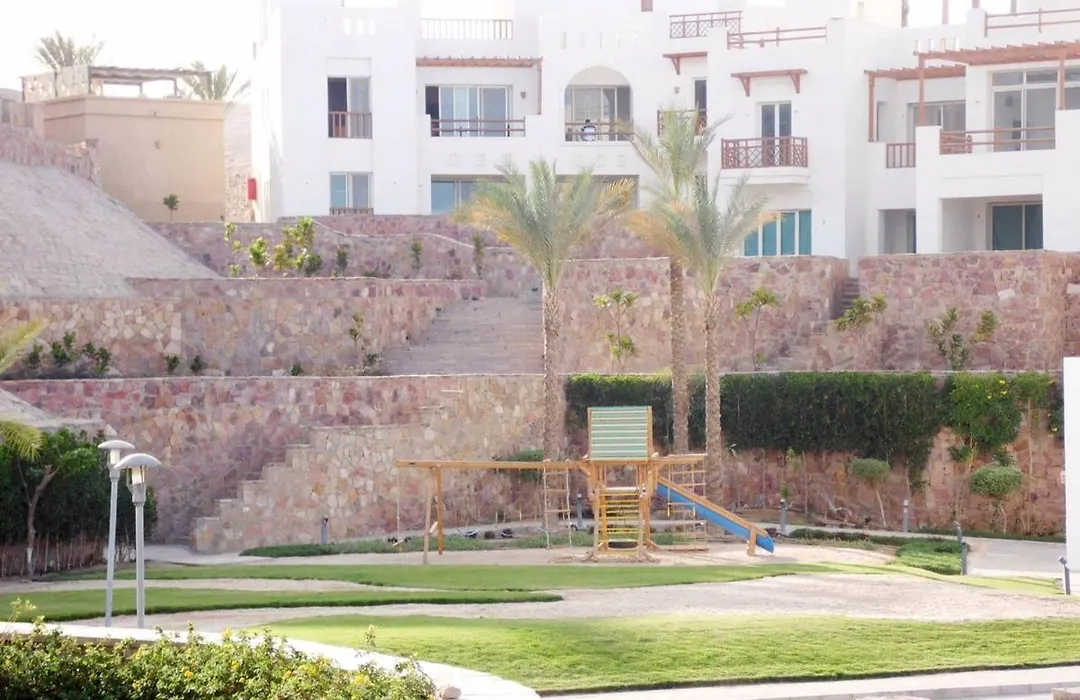 Azzurra Sahl Hasheesh-1