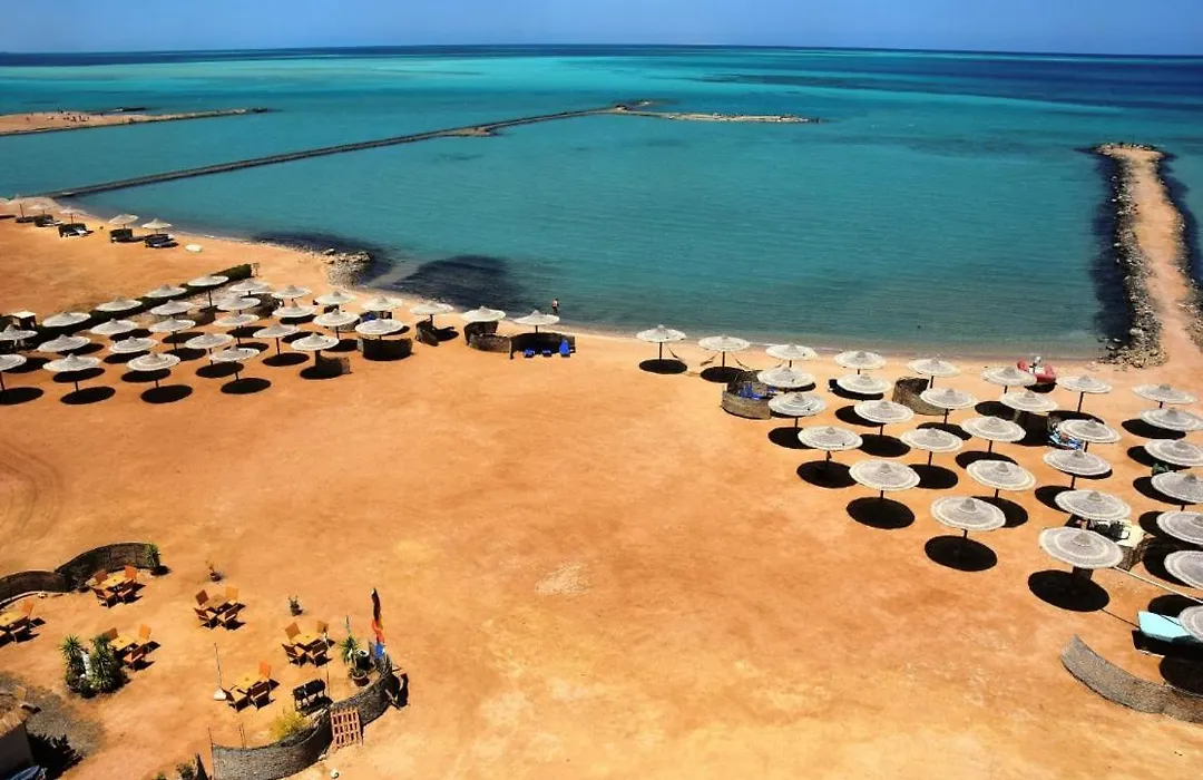 Apartment With Direct Access To Private Beach-1