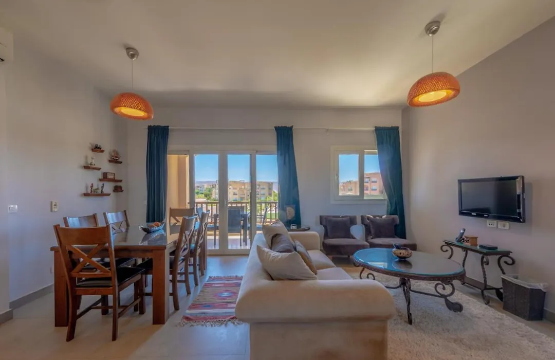 Stylish 2 Bedroom Apartment Lagoon, Wake Park View & Pool-1