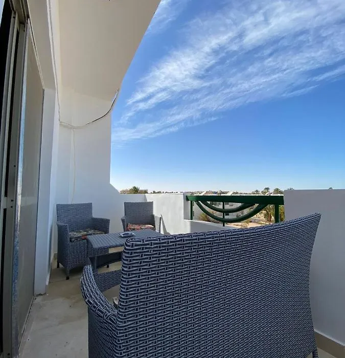 Very Pleasant Apartment With Beach Access!-1