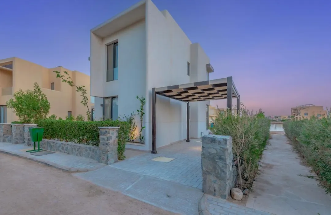 Light-Filled 4-Bedroom Villa In Tawila, El Gouna. Jacuzzi & Lagoon-1