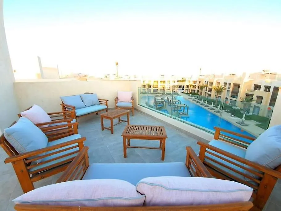 Lovely 1-Bedroom Apartment In Mangroovy With Roof!-1
