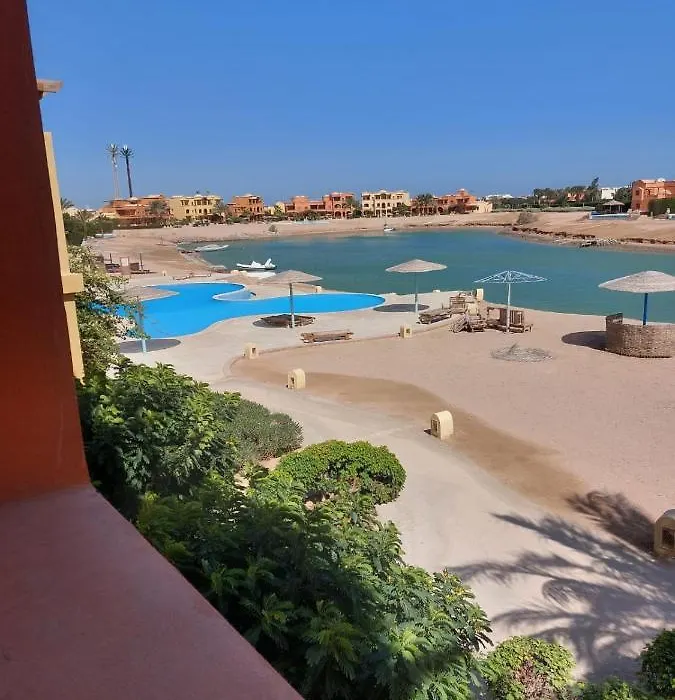 Luxury One Bedroom In West Golf With Sharing Pool-1
