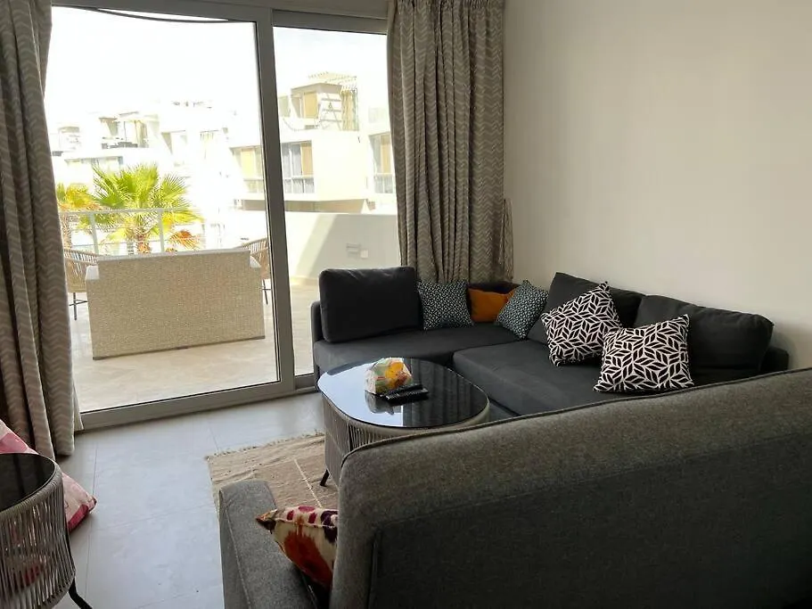 Ground Floor One Bedroom Overlooking The Pool.-1