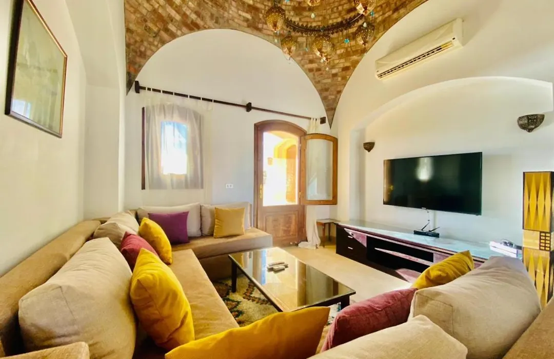 3Br Villa In West Golf-1
