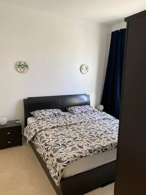 Vibrant Seaview 2-Bedroom Flat-1