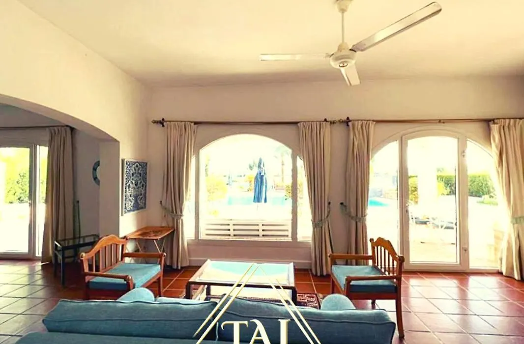 Sea View 4 Bedroom White Villa, Pool And Private Beach-1