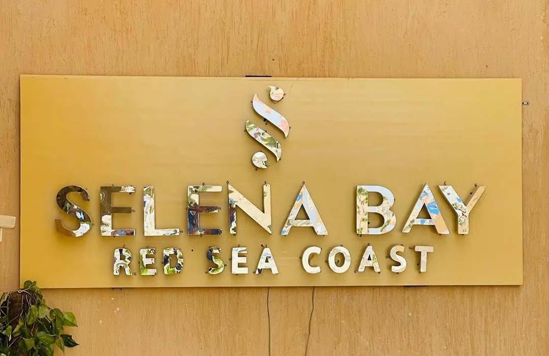 Selena Bay-1
