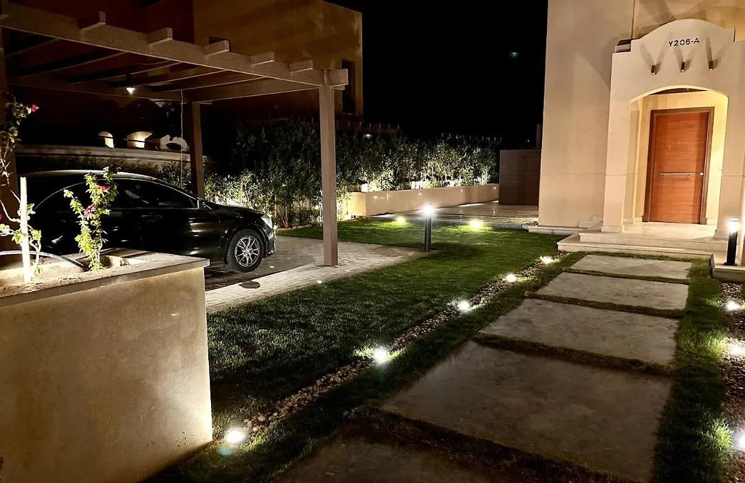 Luxurious Villa With Infinity Private Pool & Jacuzzi Over Sabina Island'S Lagoon-1