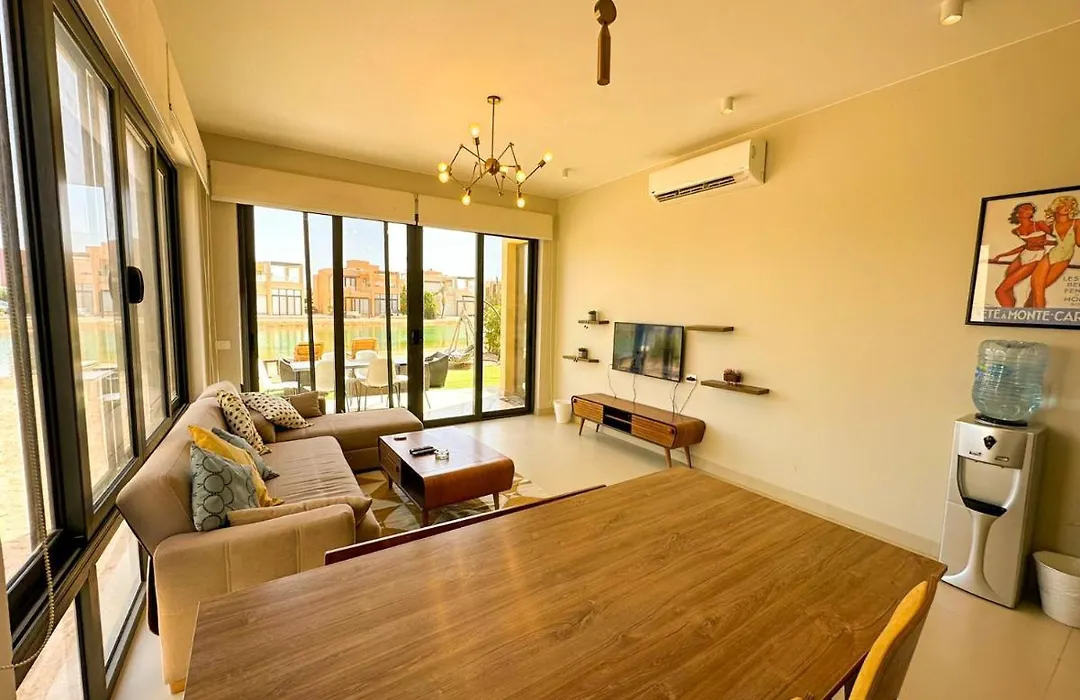 Luxury 3 Bedrooms Town House-1