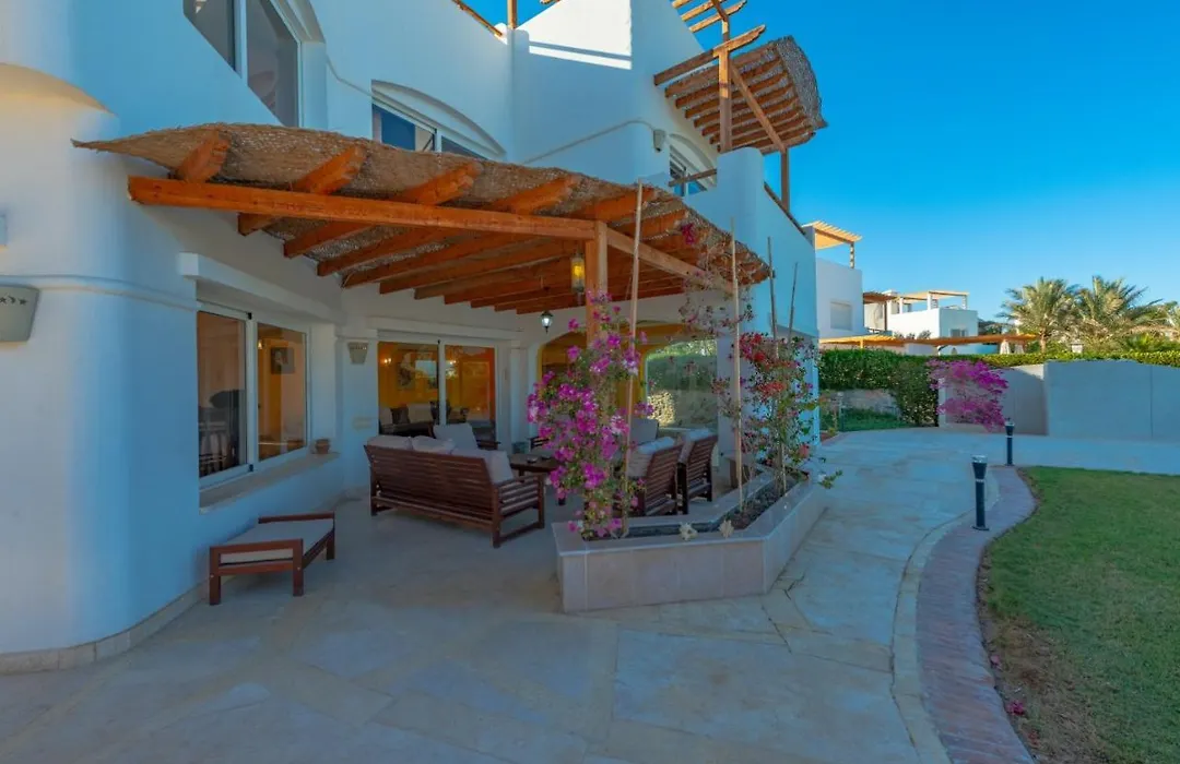 4 Bedroom Villa With Heated Pool, Jacuzzi & Lagoon View In Phase 4-1