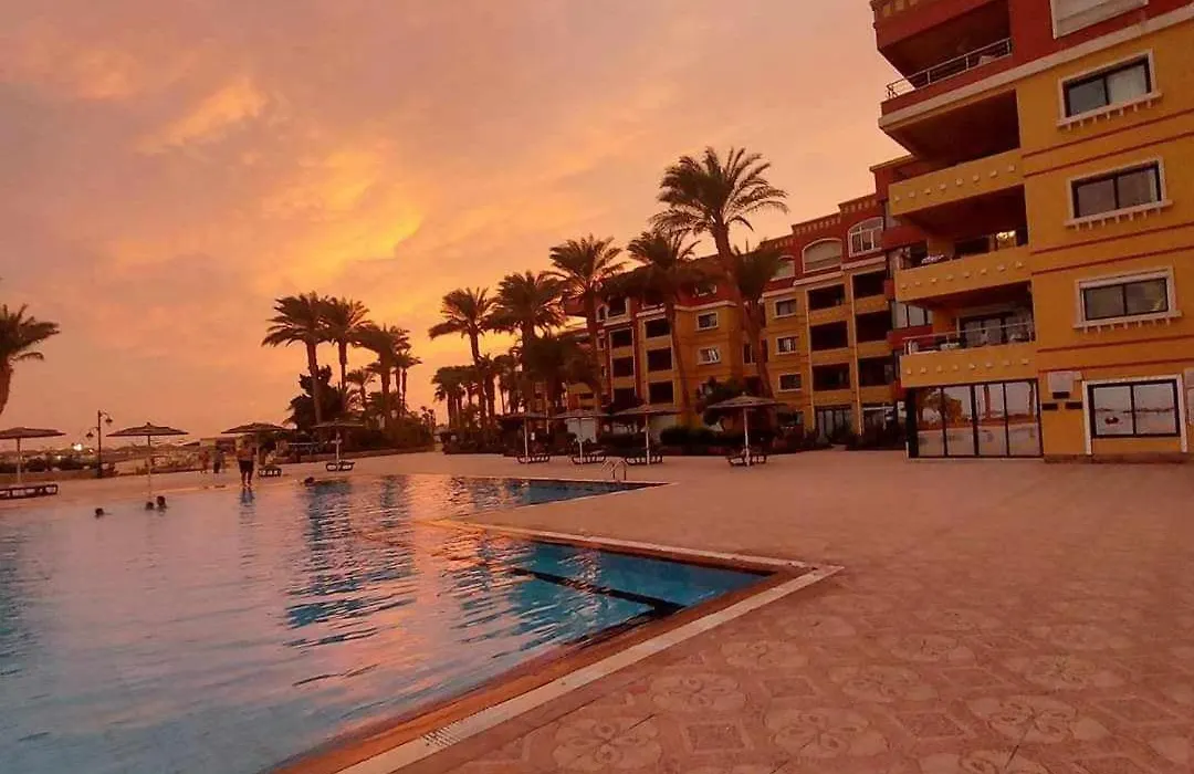 Esplanada Beach Apartment, no single men-1