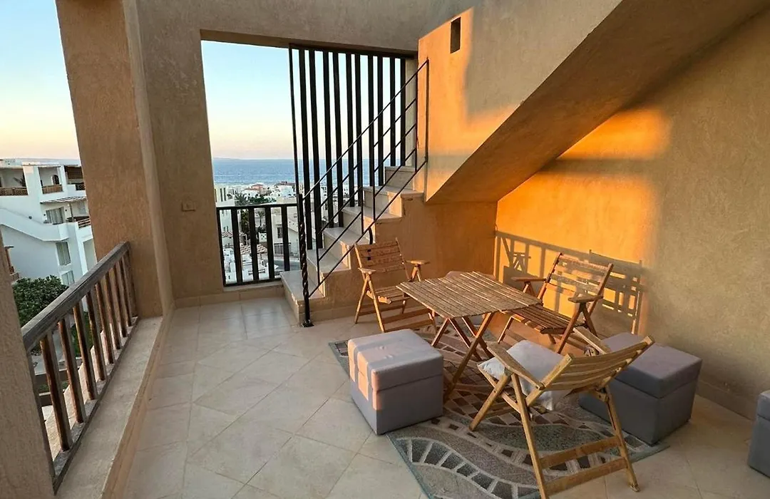Azzurra Sahl Hasheesh-1