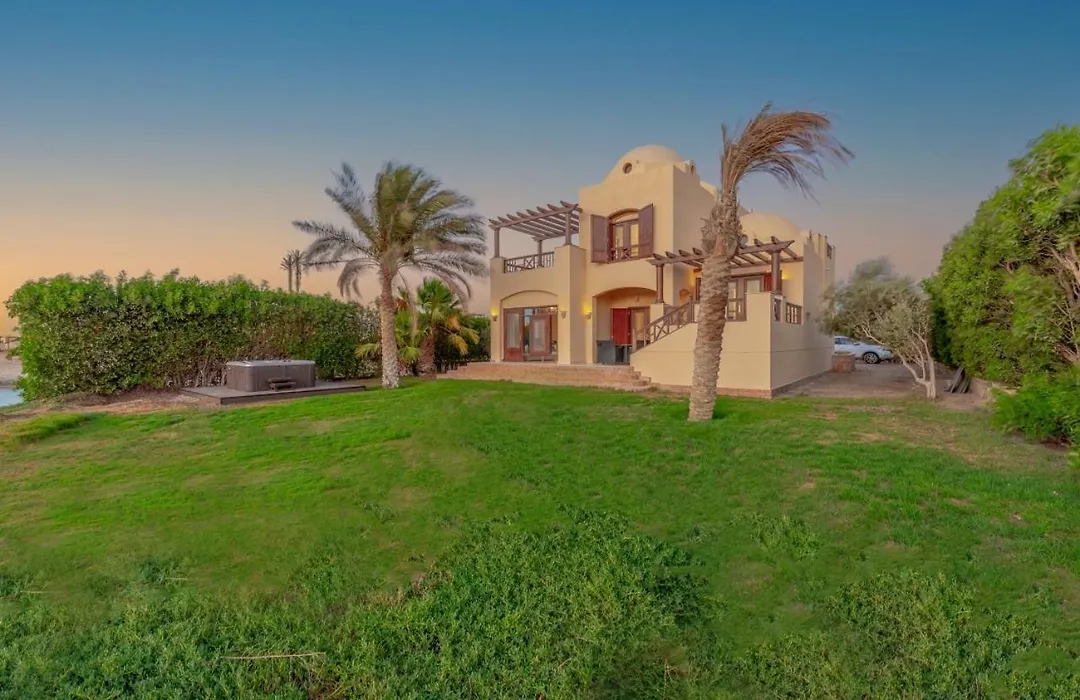 Scenic Views 3-Bedroom Villa In Sabina, El Gouna Private Jacuzzi & Lagoon Access-1