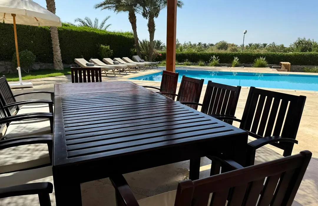 Villa With 5 Bedrooms & 4 Bathrooms - Private Heated Pool-1