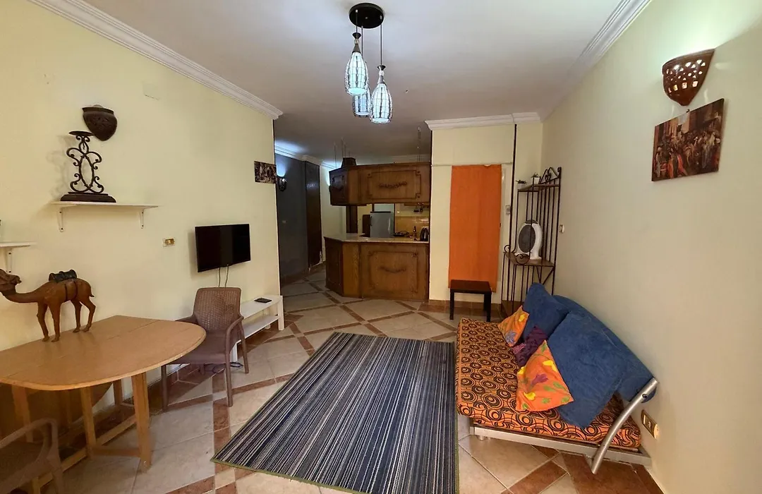 Apartment With Separate Entrance Near Arabia Hotel-1