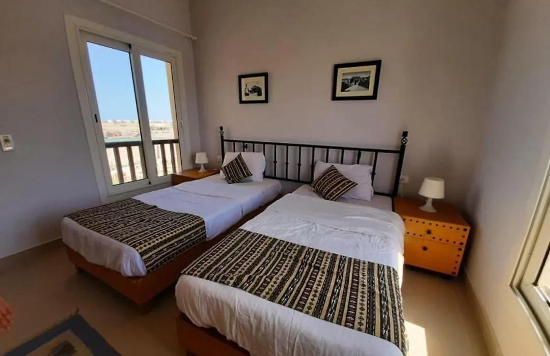 Luxury Three Bedroom Apartment With Amazing View-1