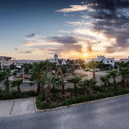 Gleaming 1 Bedroom Apt Mangroovy W Pool & Beach Access-2