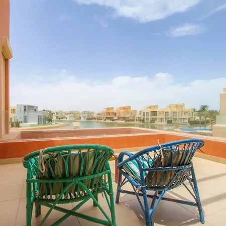 Luxurious 3Br Lakefront Town-House-3