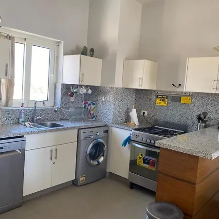 A Lovely 2 Bedroom Apartment At Waterside-3