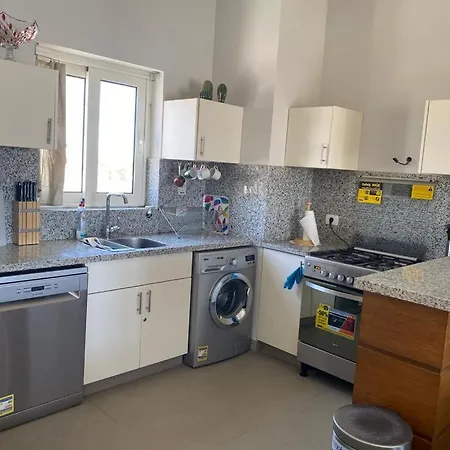 A Lovely 2 Bedroom Apartment At Waterside-2