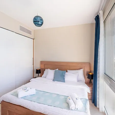 Modish 2 Bdr W Rooftop Beach & Pool Access-2