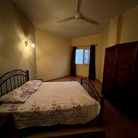 Lovely 2 Bedroom Apartment With Shared Pool-3