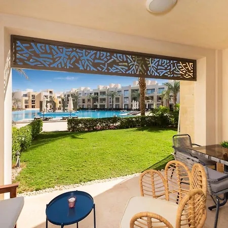 Elegant & Edgy 2 Bedroom W Beach & Pool Mangroovy-3
