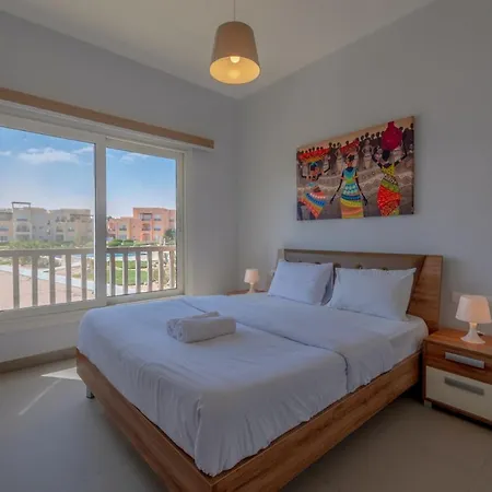 Bright 2 Bedroom Apartment Waterside Pool & Lagoon-2