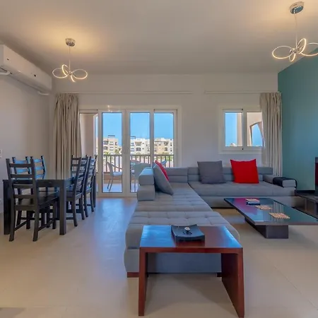 Waterside 2 Bedroom Apartment Lagoon View & Pool-2