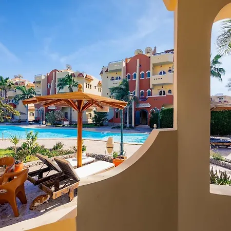 Green Garden Compound Hurgharda Poolside Luxury Ground Level Apartment 127-2