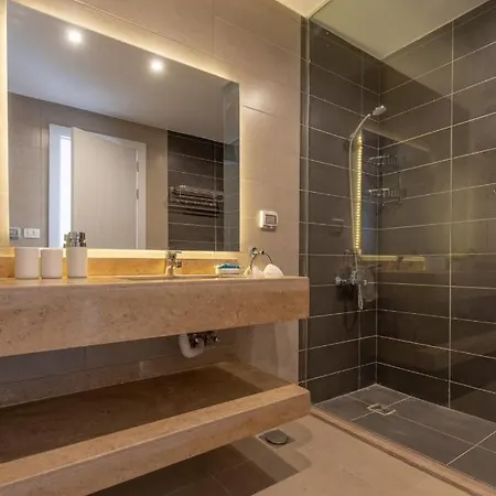Modern 2-Bedroom Penthouse G-Cribs Pool View-3