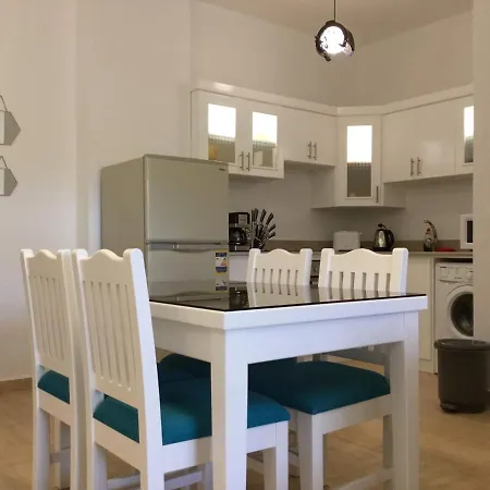 Apartment With Direct Access To Private Beach-3