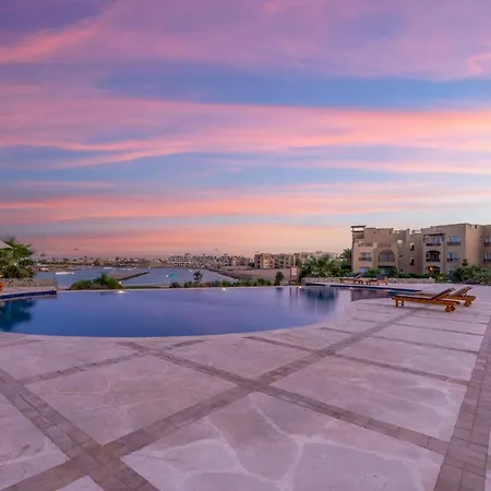 Stylish 2 Bedroom Apartment Lagoon, Wake Park View & Pool-2