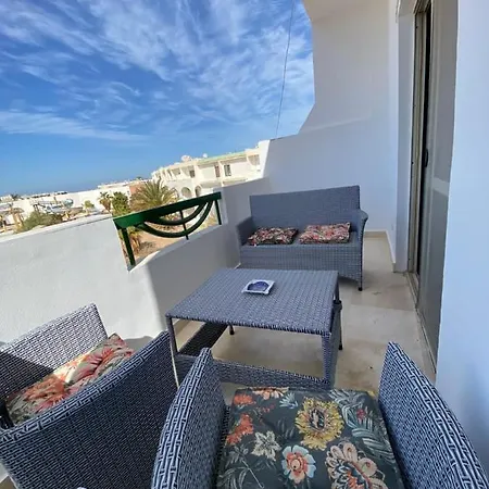 Very Pleasant Apartment With Beach Access!-3