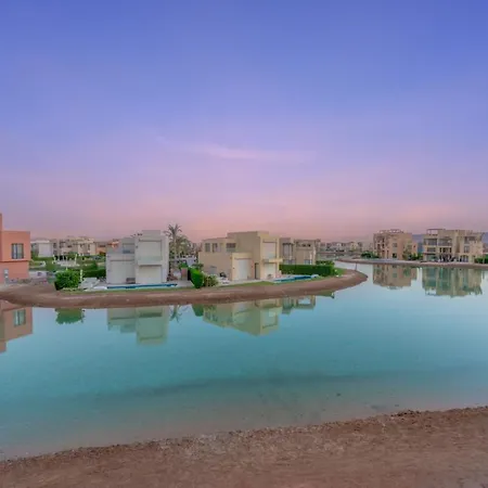 Light-Filled 4-Bedroom Villa In Tawila, El Gouna. Jacuzzi & Lagoon-2