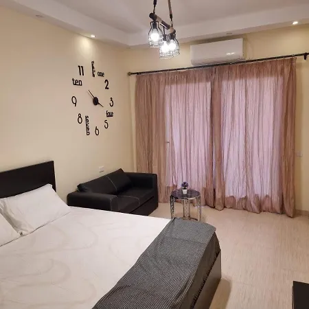 Cozy Studio In Florenza-3