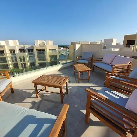 Lovely 1-Bedroom Apartment In Mangroovy With Roof!-3